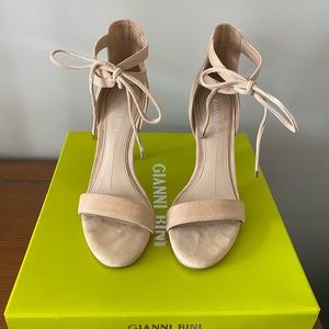 Gianni Bini Nude Heels